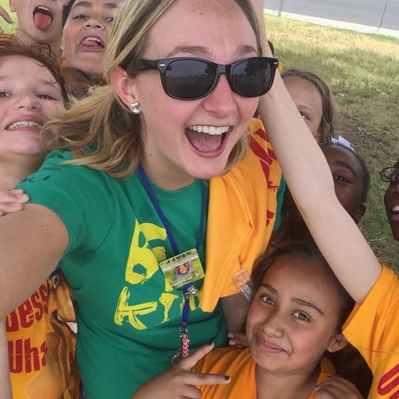 Meet your Posher, Gilliane - Picture 1 of 1